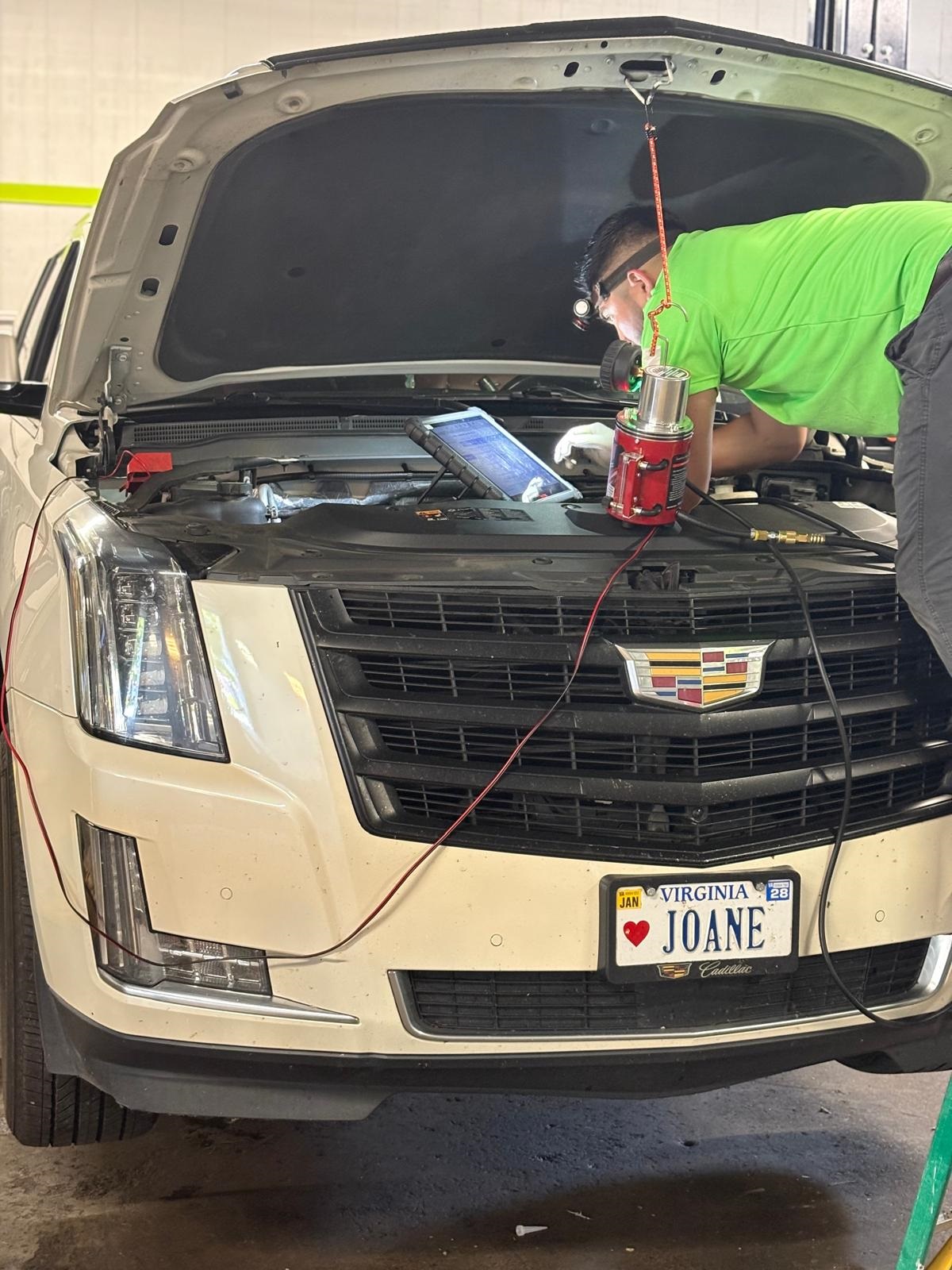 Pruebas de diagnóstico de motor en vehículo de lujo