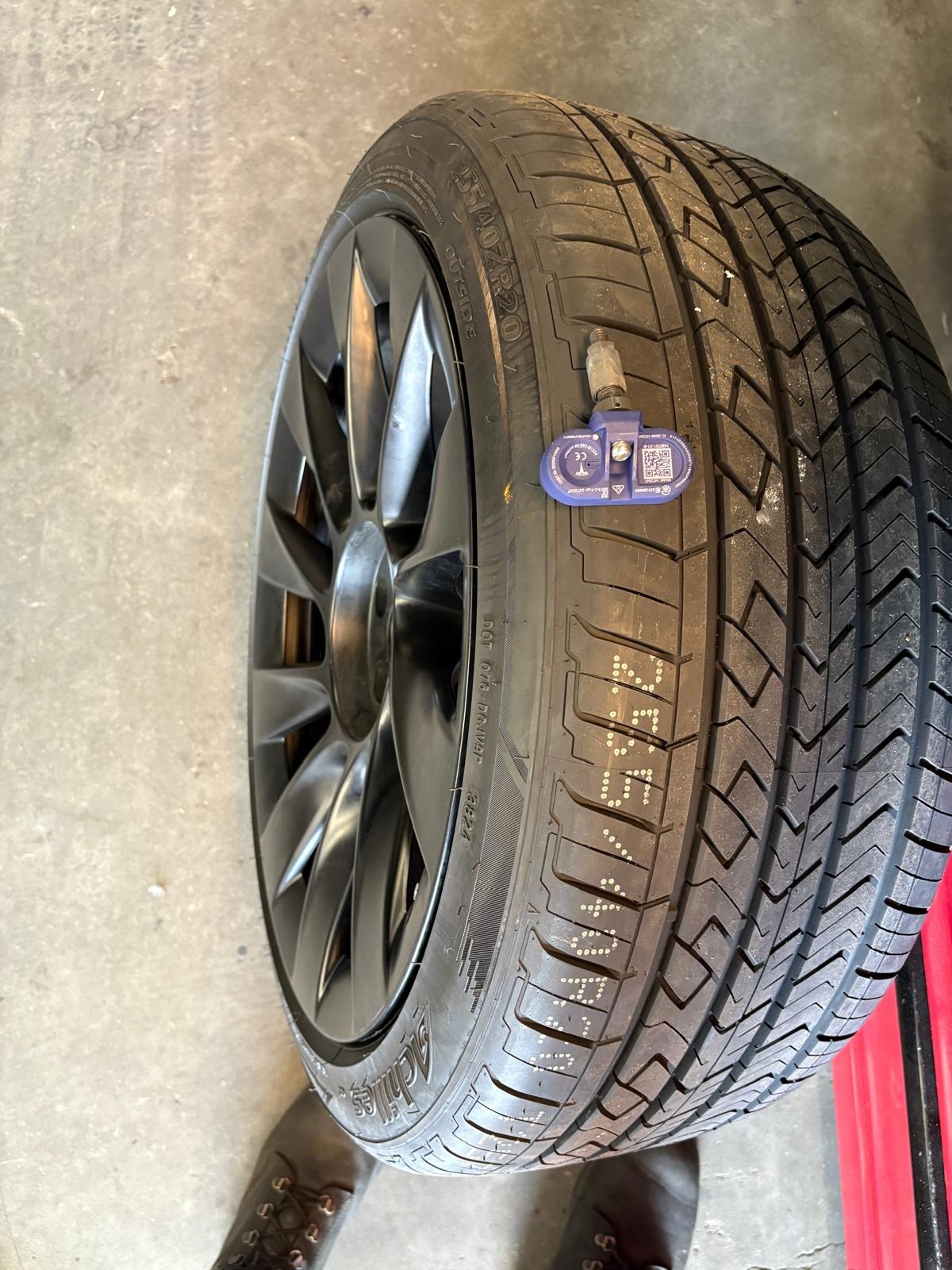TPMS sensor installation on Tesla vehicle